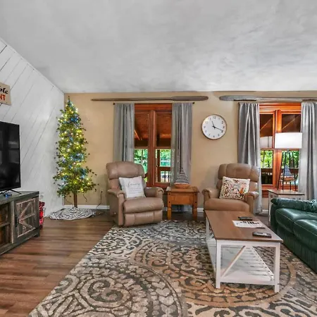 Lakeside Getaway Includes Hot Tub Pet Friendly